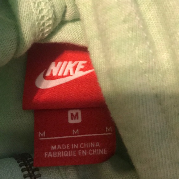 Nike light weight jacket - Picture 3 of 3